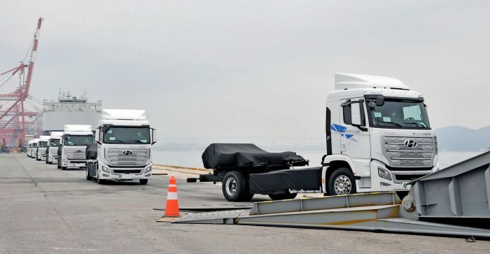 brand-hyundai-xcient-fuel-cell-heavy-duty-truck-hevcars-9