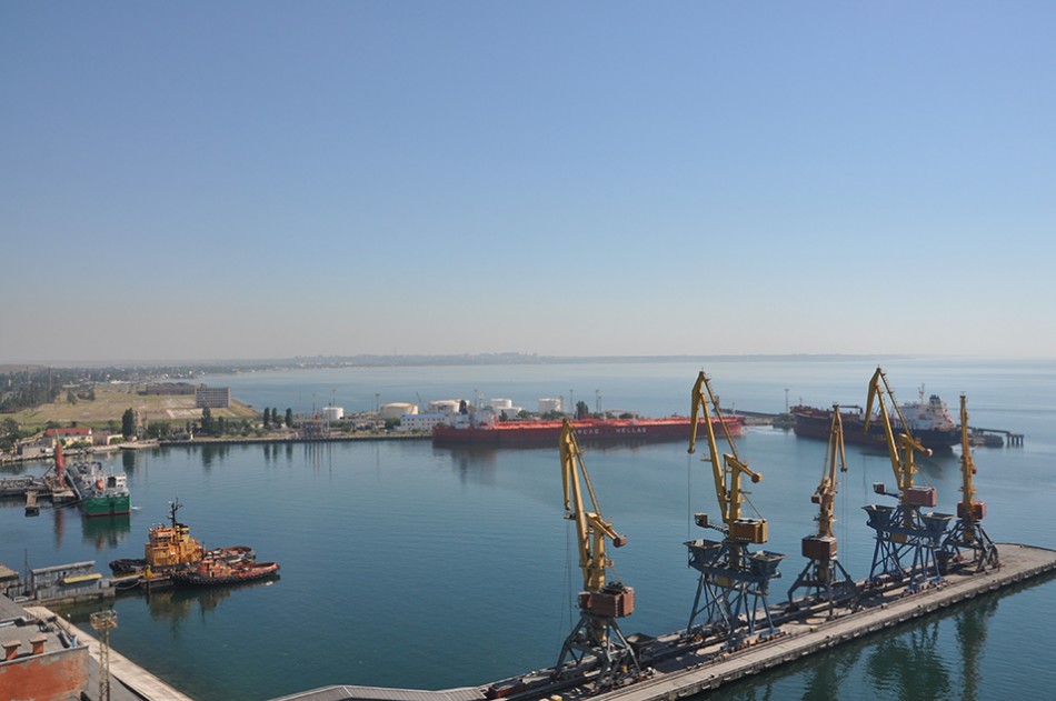 14-15 июля в нефтегавани Одесского порта ошвартовались под выгрузку три танкера
