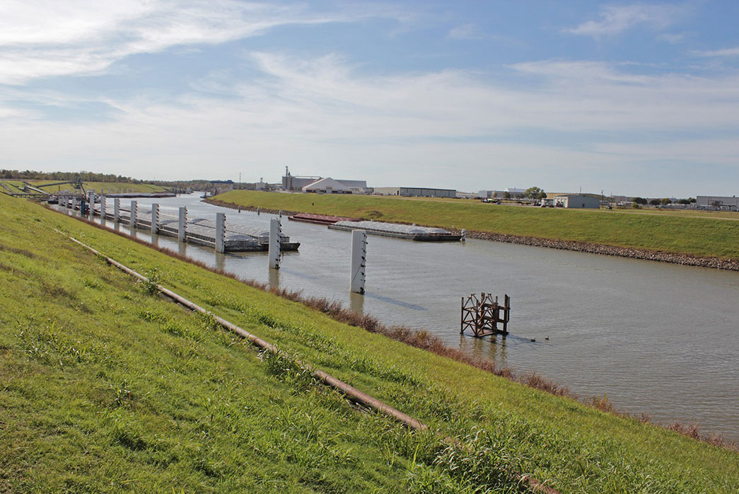 Длина искусственного канала порта – 2,5 км