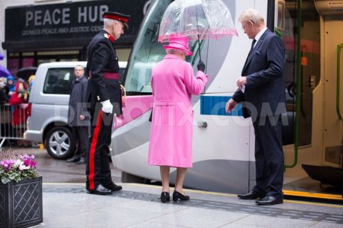 1447961280-queen-elizabeth-ii-unveils-new-tram-in-birmingham-uk_9102780