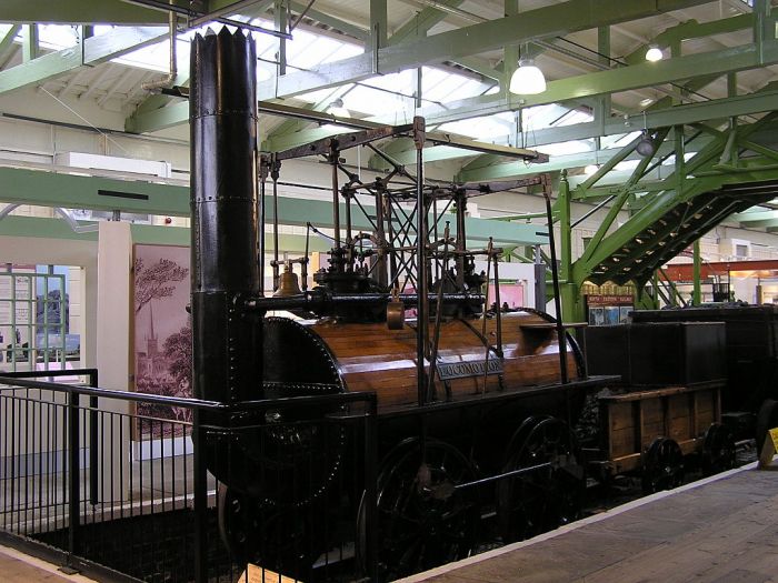 Stockton_&_Darlington_Railway_0-4-0_No._1_'Locomotion'_(1825)_Head_of_Steam,_Darlington_30.06.2009_P6300119_(10192855826)