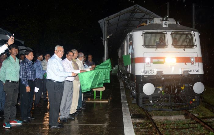 Shri Praveen Kumar Mishra, G M flagging off the WAP-7 locomotive in CLW dtd.27-2-19