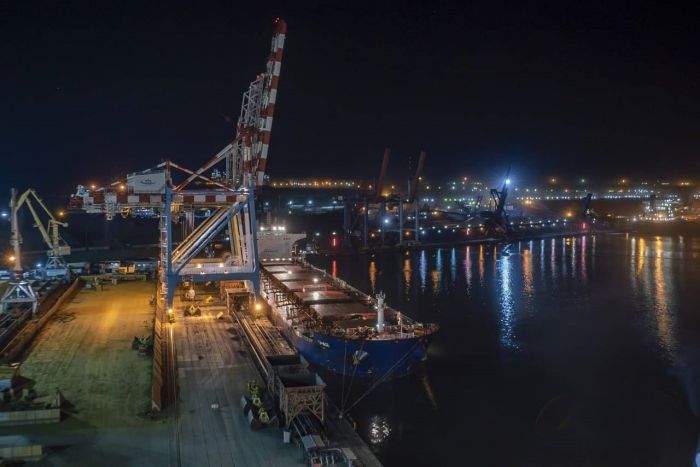 Балкер W-Ace привез 88 тысяч тонн угля с Колумбии порт ТИС