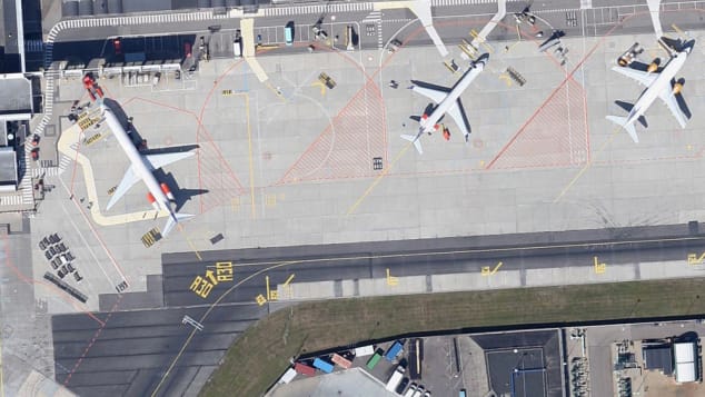 http___cdn.cnn.com_cnnnext_dam_assets_140619111210-lauren-oneil-airport-runways-3