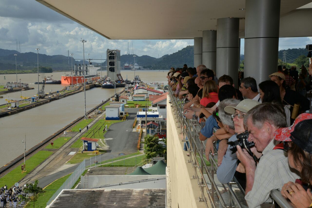 В 2006 году жители Панамы поддержали на референдуме расширение Панамского канала. Это удвоит его пропускную способность и позволит судам с большим дедвейтом проходить по каналу, которому исполнилось 100 лет. 