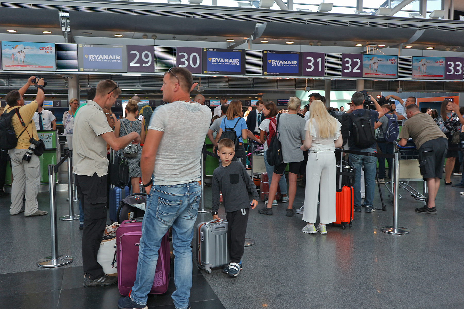 Пока самолет летит из Берлина, в аэропорту Борисполь идет регистрация пассажиров обратного рейса.