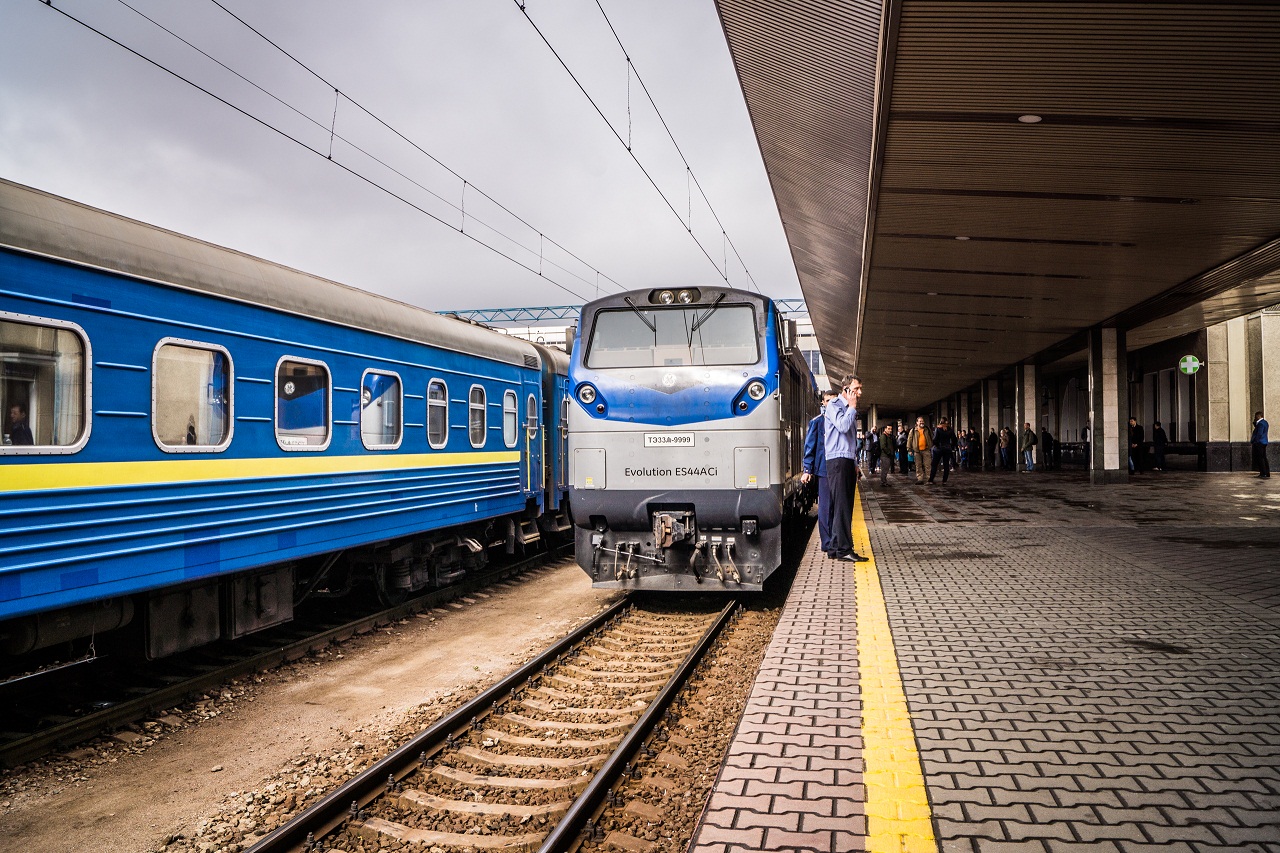 В течение сентября 2016 года локомотив уже осуществил четыре тестовые поездки на украинских железных дорогах.